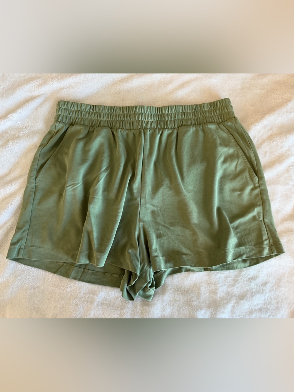 Lou & Grey Olive Relaxed Elastic-Waist Pull-On Shorts